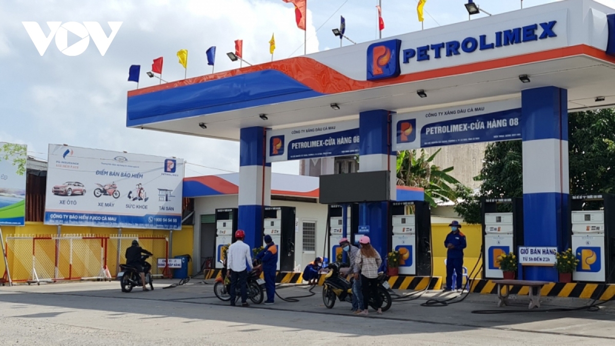 Việt Nam có nên tăng nhập khẩu xăng dầu để bình ổn giá?