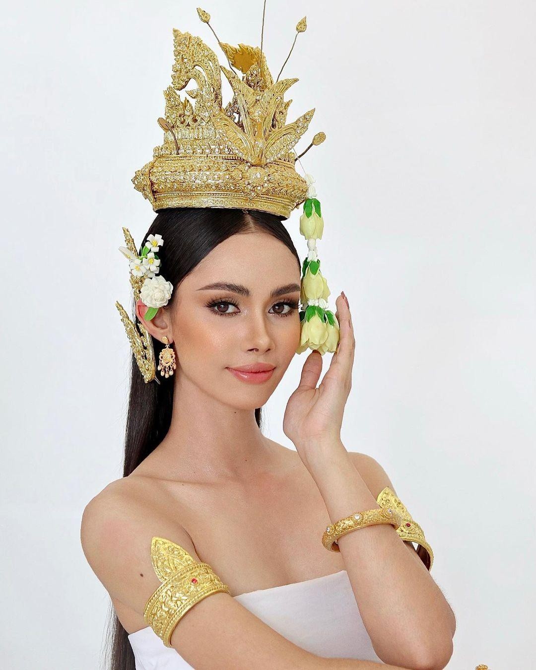 Vẻ đẹp lai ngọt ngào của tân Hoa hậu Hoàn vũ Campuchia 2022