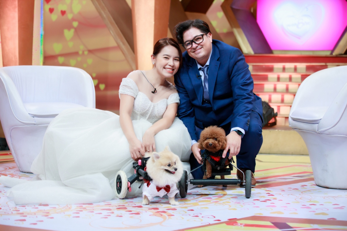Hôn nhân thú vị của cặp chồng Tây vợ Việt chuyên làm xe lăn cho chó mèo