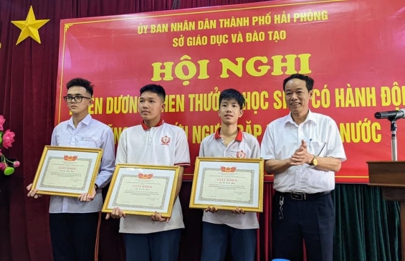 Hải Phòng khen thưởng 4 học sinh dũng cảm cứu người bị đuối nước