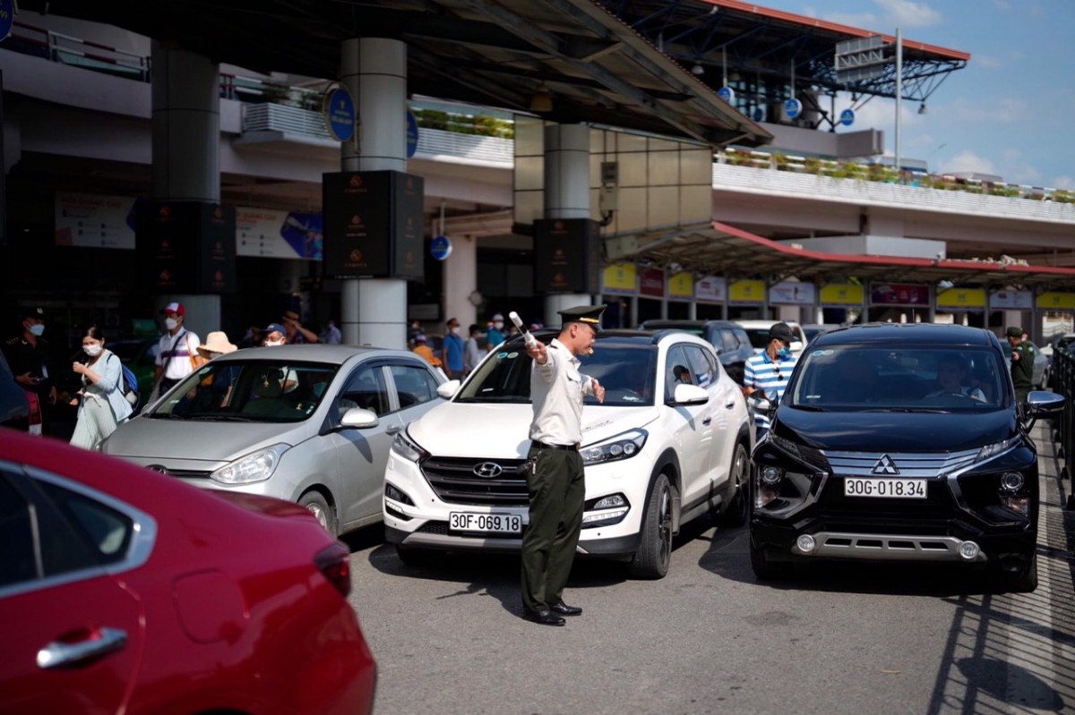 Hàng không tăng trưởng "nóng" sau dịch COVID-19, nhà ga T1 Nội Bài quá tải