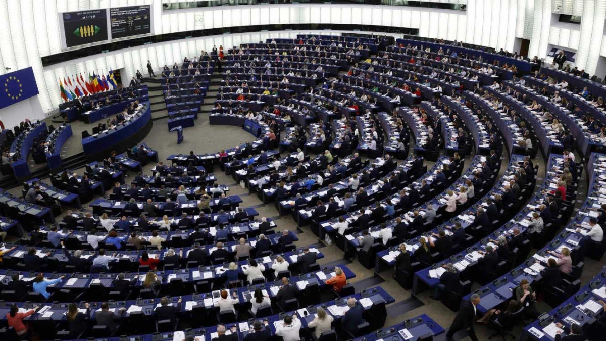 Nghị viện châu Âu bỏ phiếu cấm bán ô tô chạy xăng, dầu từ năm 2035