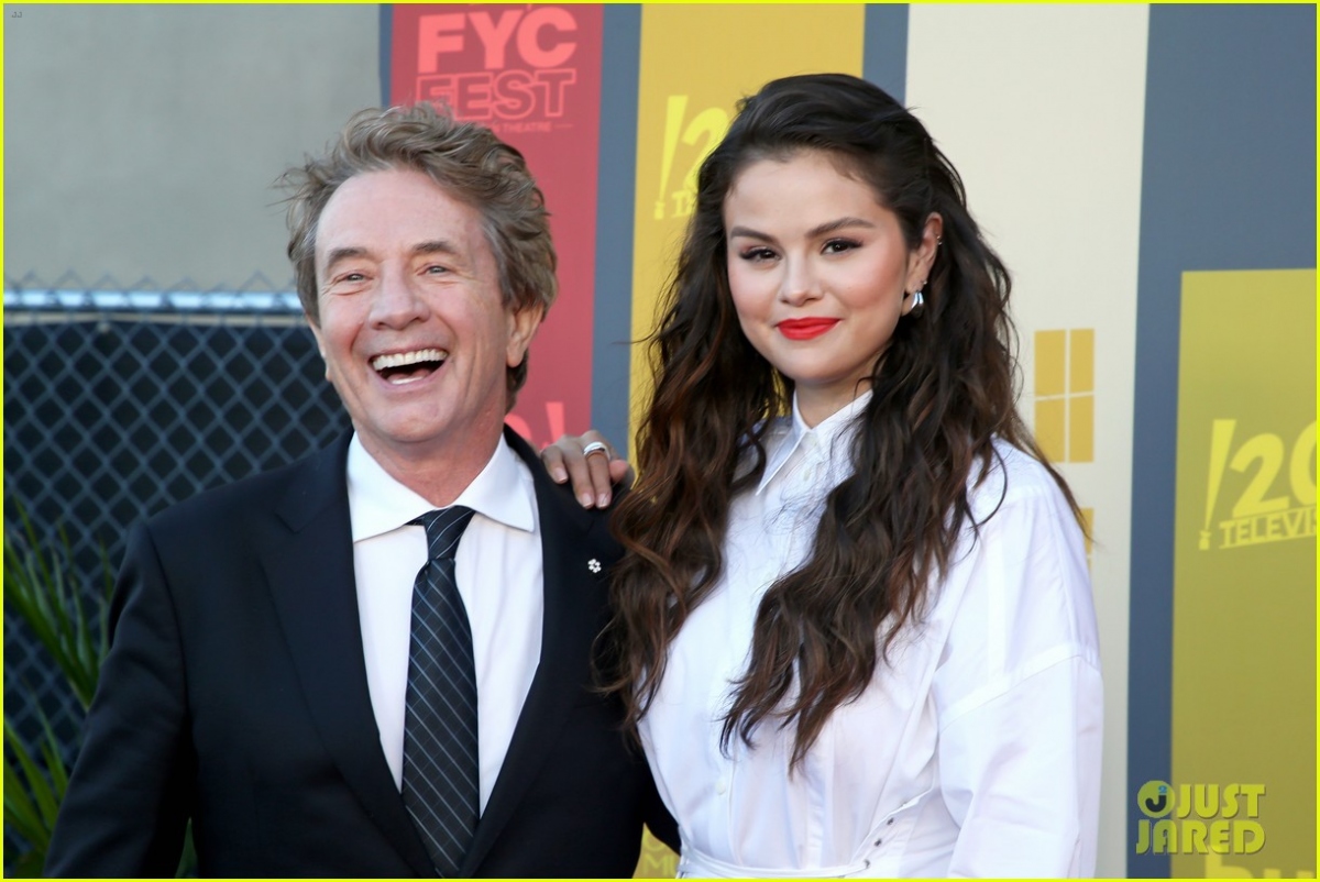 Selena Gomez sánh đôi thân mật bên nam diễn viên 72 tuổi tại sự kiện