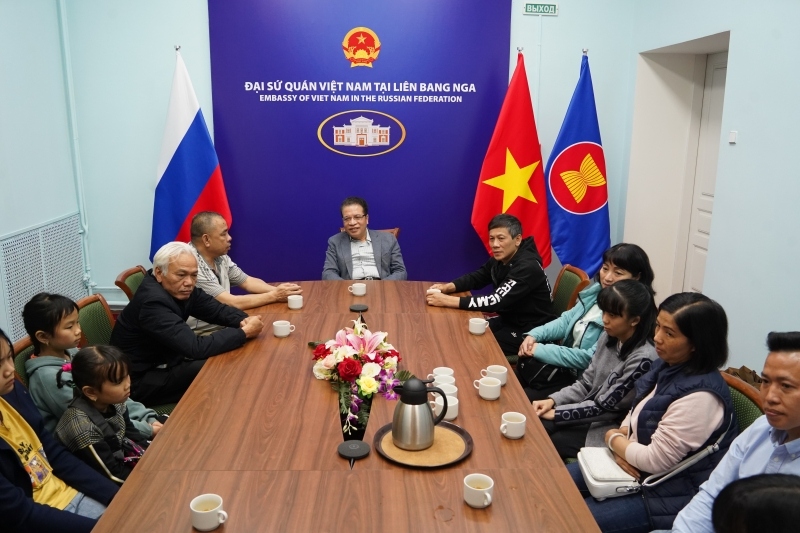 Đại sứ quán Việt Nam tại Nga tiếp tục hỗ trợ đưa đồng bào từ Donetsk về nước