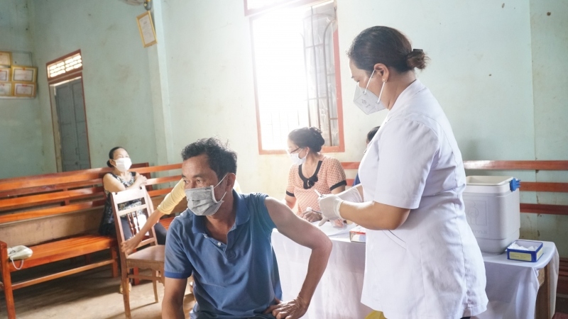 Đắk Lắk phấn đấu 95% người dân tiêm đủ 3 mũi vaccine