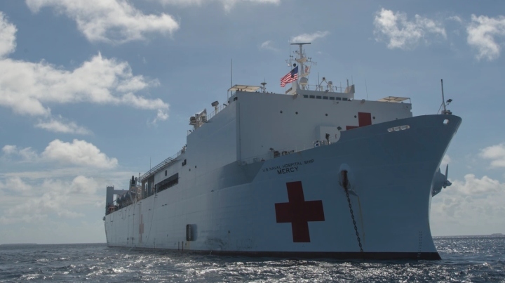 Tàu bệnh viện Hải quân Mỹ thăm Việt Nam