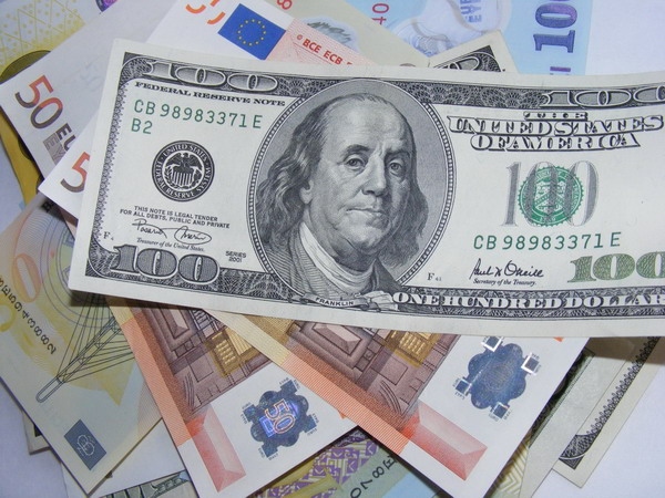Đồng euro xuống giá thấp kỷ lục so với đồng USD