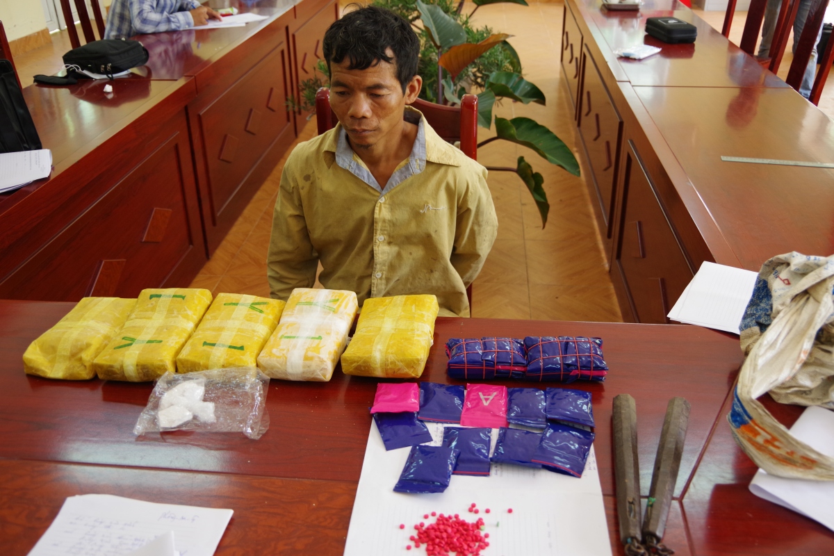 Nhận 1 triệu kíp Lào tiền công để vận chuyển 30.000 viên ma túy tổng hợp