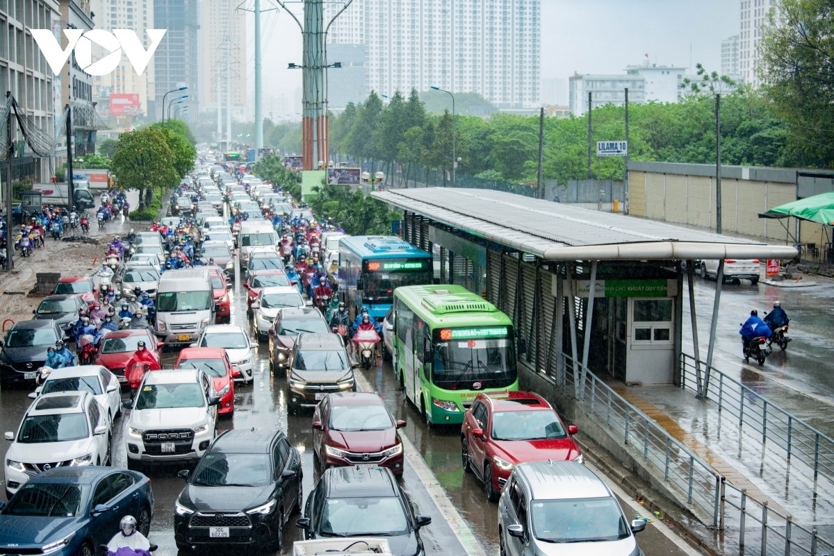 Buýt nhanh BRT: Khai tử hay tồn tại?