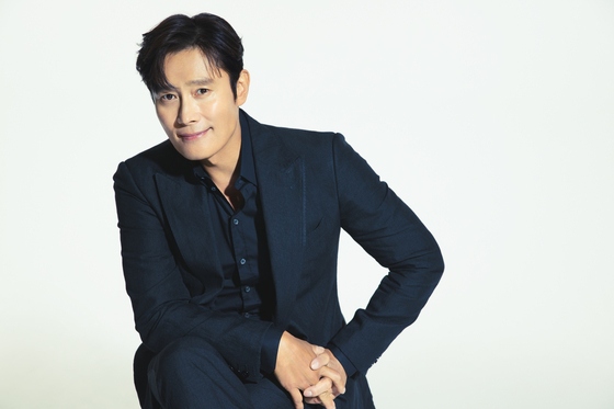 Lee Byung Hun từng bị rối loạn, hoảng sợ đến mức không thở được khi lên máy bay