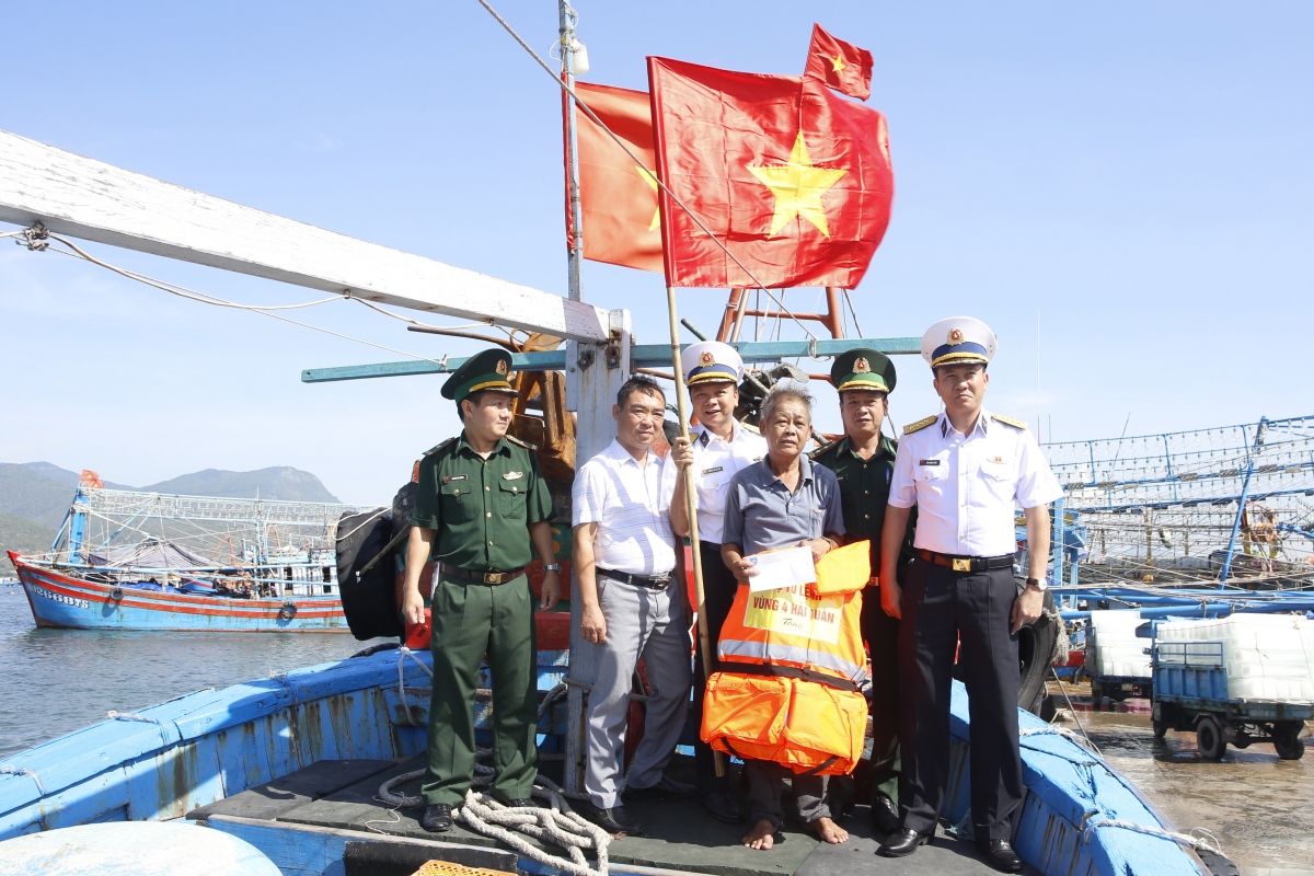 Vùng 4 Hải quân: Điểm tựa cho ngư dân Khánh Hòa