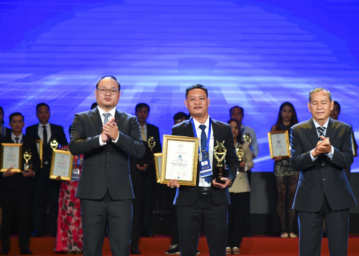 Office Saigon nhận giải thưởng "Thương hiệu số 1 Việt Nam 2022"