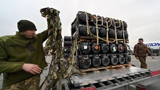 Mỹ tiếp tục viện trợ quân sự 425 triệu USD cho Ukraine