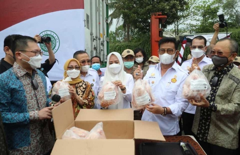 Indonesia giúp Singapore giải bài toán thiếu hụt gà