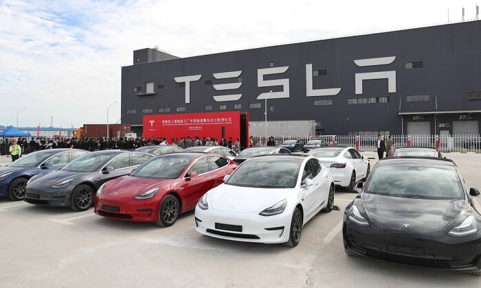 Tesla bị cáo buộc vì cố gắng che đậy vết nứt để bán xe