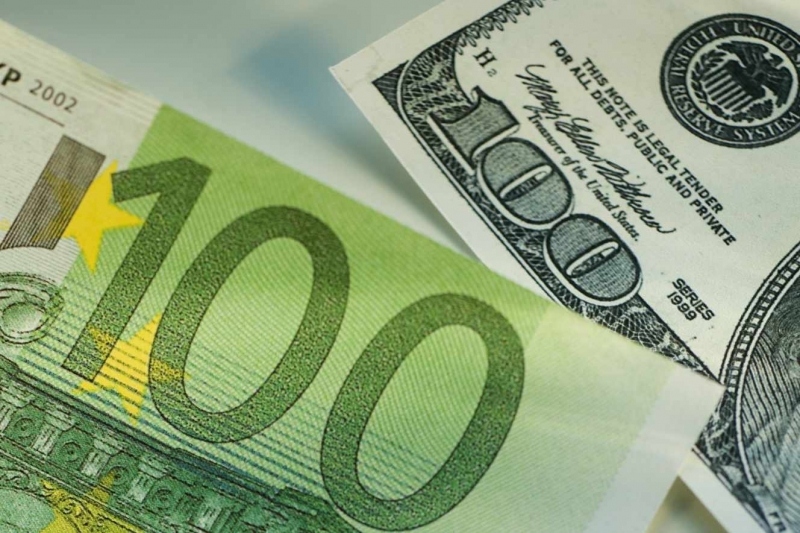 Tỷ giá euro – USD “thủng đáy”: Triển vọng ảm đạm với kinh tế châu Âu