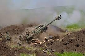 Quân đội Ukraine khai hỏa lựu pháo M777 và FH70 tại Donbass