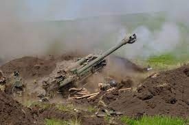 Cận cảnh binh sỹ Ukraine diễn tập khai hỏa lựu pháo M-777 Howitzer