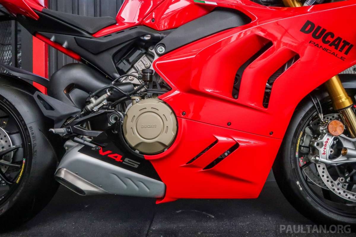 Đam mê với những chiếc môtô thể thao? Hãy xem hình ảnh chiếc Ducati Panigale V4 để cảm nhận được sự mãnh liệt của động cơ và thiết kế lạ mắt của chiếc xe này.