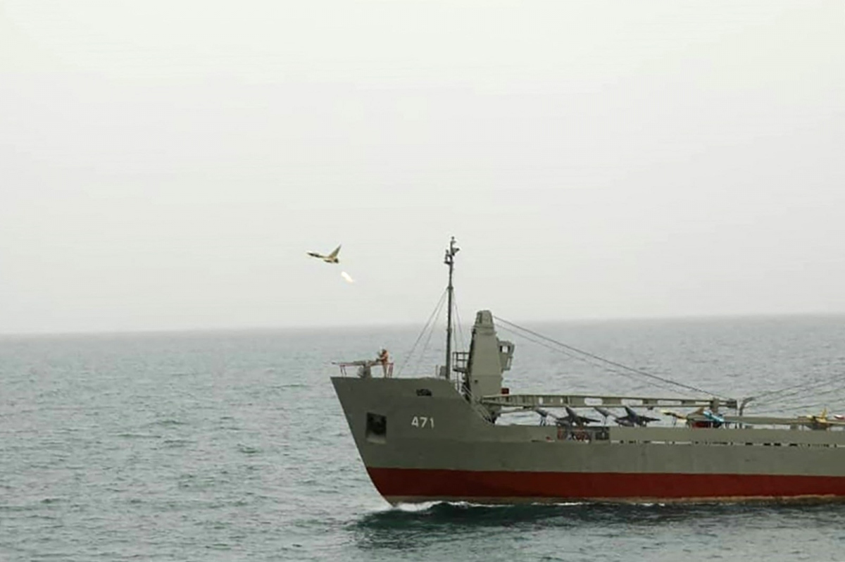 Iran ra mắt hải đội mang UAV đầu tiên giữa lúc ông Biden công du Trung Đông