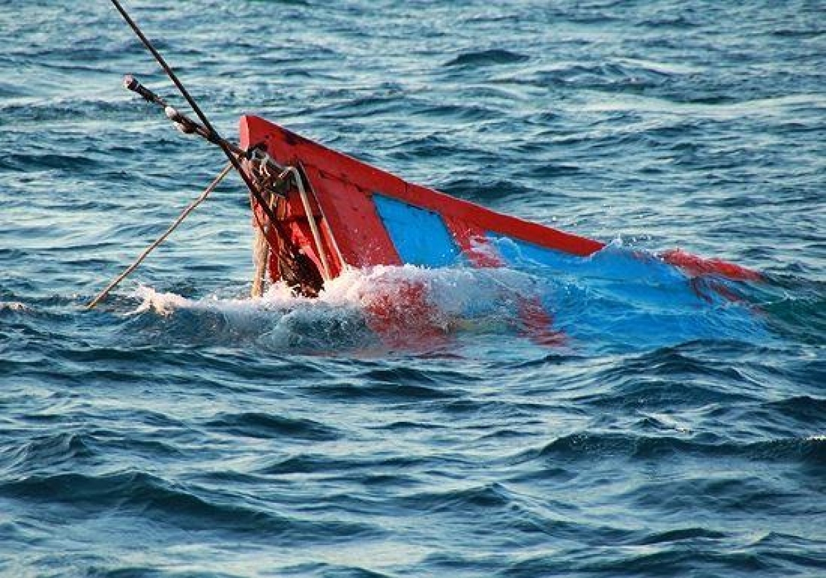 Chìm tàu cá trên biển Cà Mau, 1 ngư dân mất tích