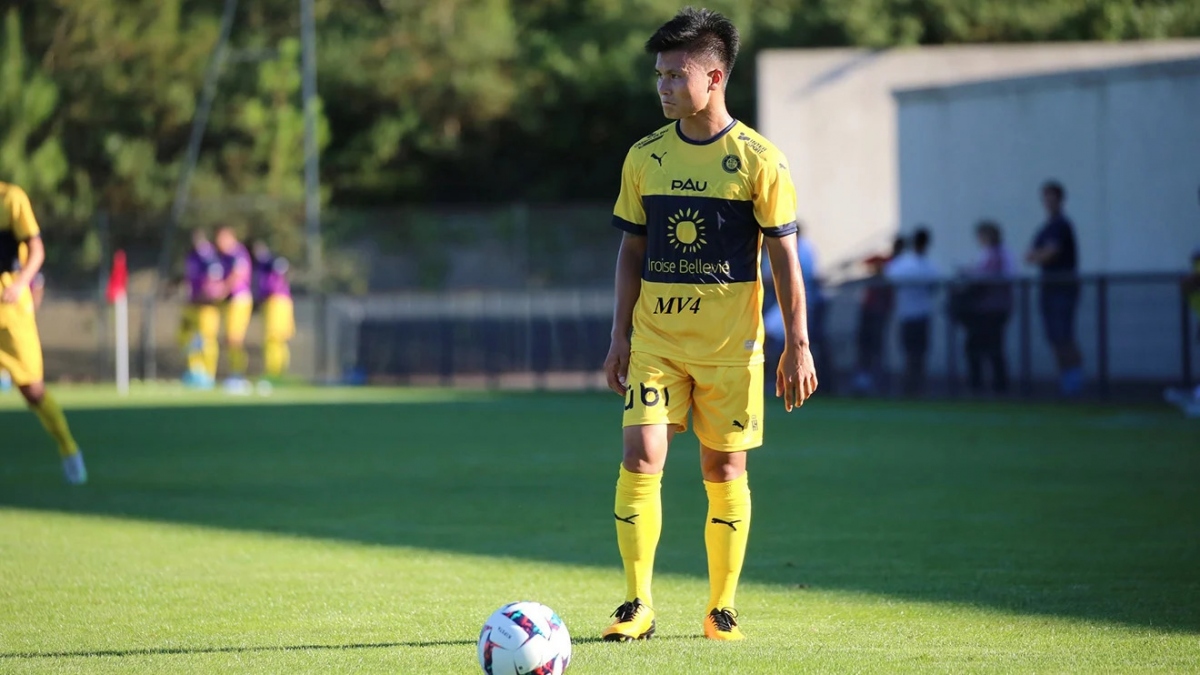 Quang Hải chính thức ra mắt Pau FC: 30 phút của sự hy vọng