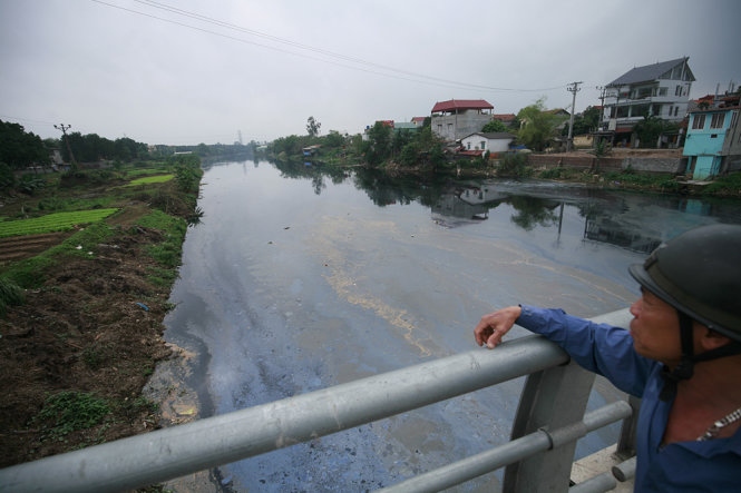 Sống ô nhiễm bên dòng sông “chết” Bắc Hưng Hải