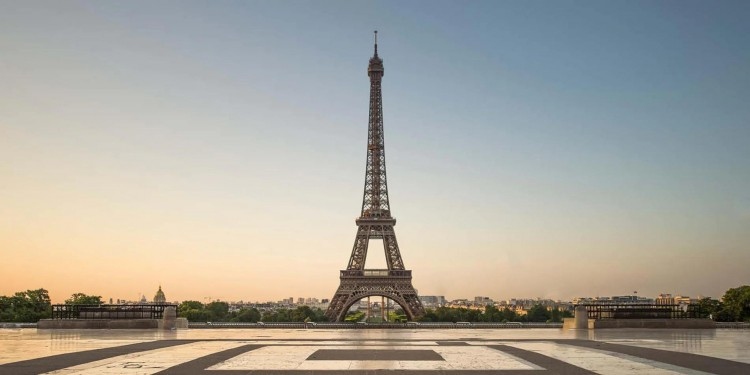 Tháp Eiffel bị rỉ sét nghiêm trọng
