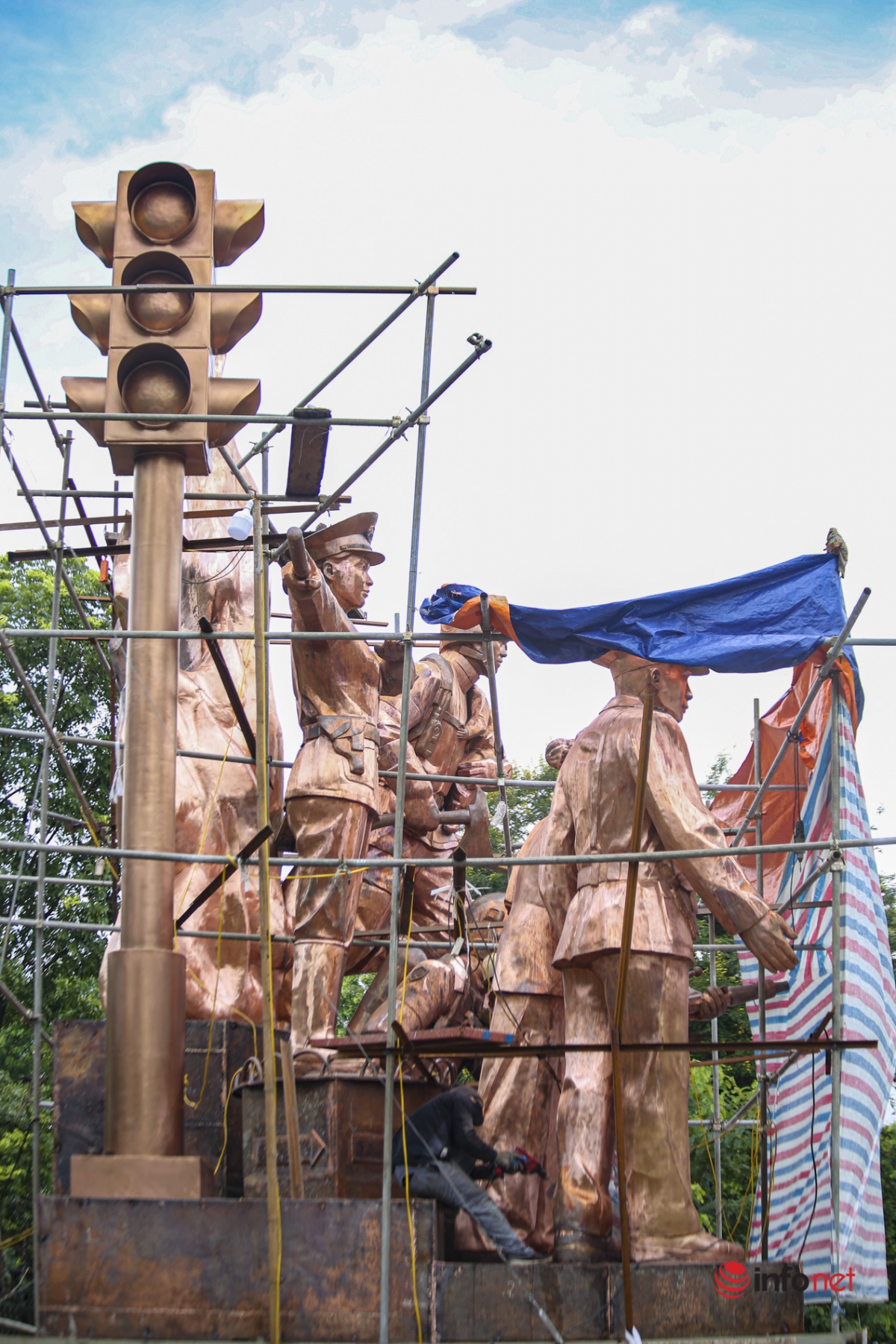 Hà Nội dựng tượng đài CSGT và PCCC: Người dân phản ứng ra sao?