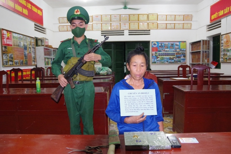 Nữ 6x ở Điện Biên vận chuyển thuê 2 bánh heroin để lấy tiền công 10 triệu đồng