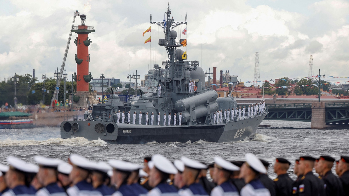 Hình ảnh Hải quân Nga duyệt binh mừng ngày truyền thống