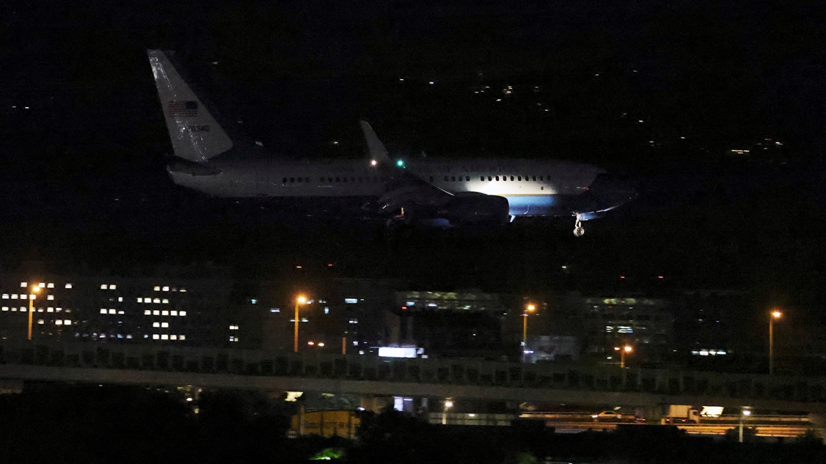 Máy bay của Chủ tịch Hạ viện Mỹ Pelosi đã hạ cánh ở Đài Loan