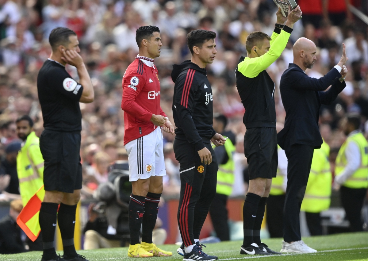 Erik ten Hag và nhiệm vụ hàng đầu ở MU: “Tống cổ” Ronaldo khỏi Old Trafford