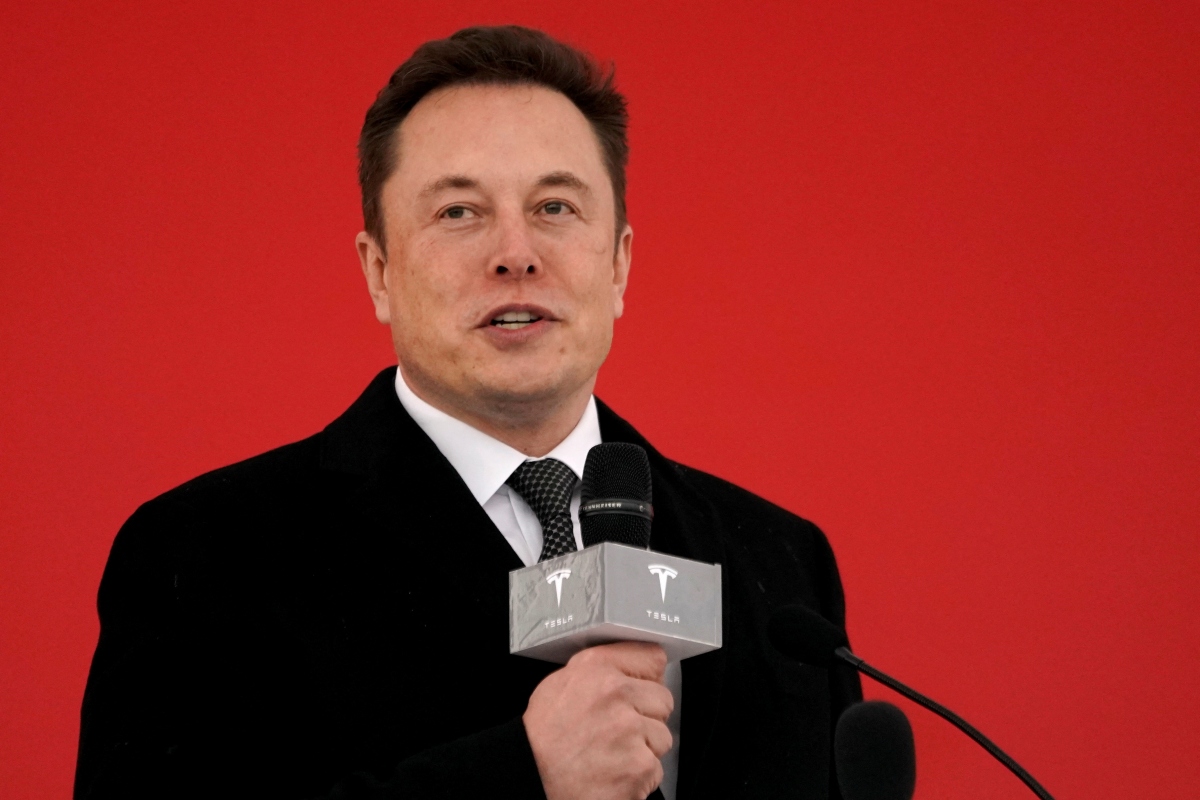 Tỷ phú Elon Musk tuyên bố mua lại MU