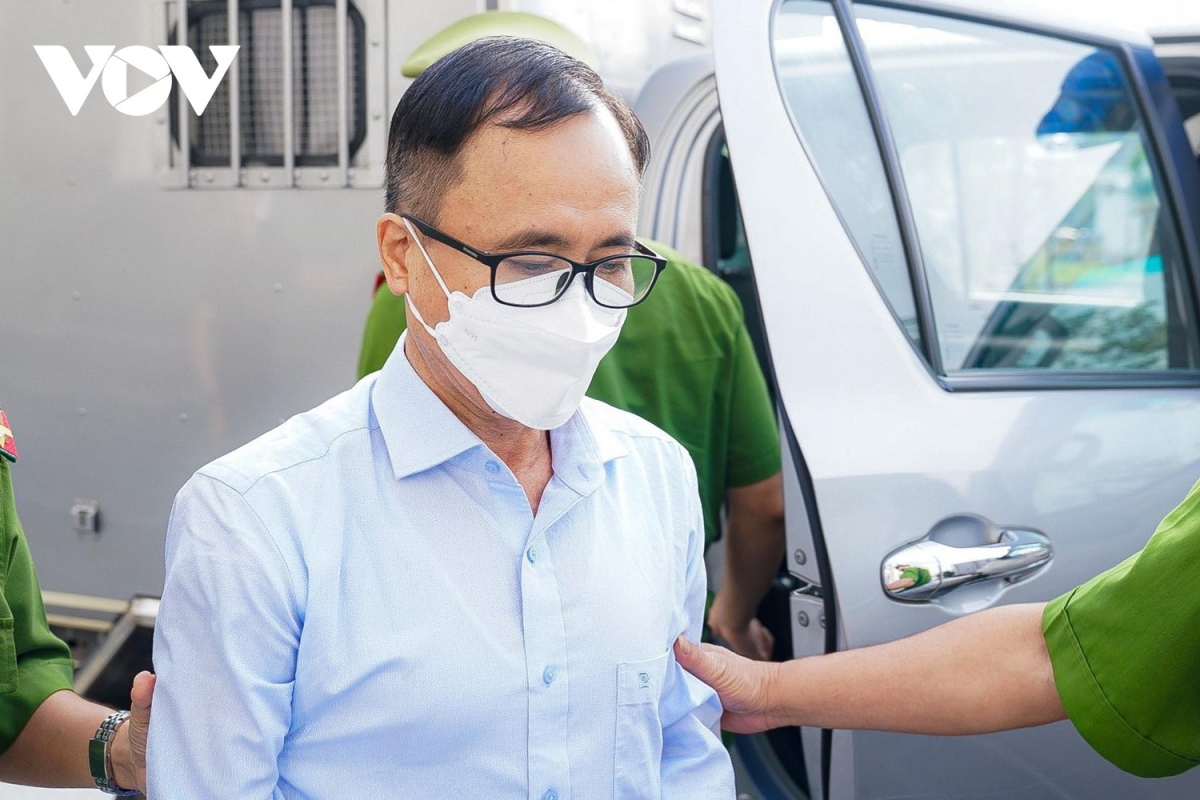 Dẫn giải cựu Bí thư Bình Dương - Trần Văn Nam hầu tòa vụ sai phạm "đất vàng"