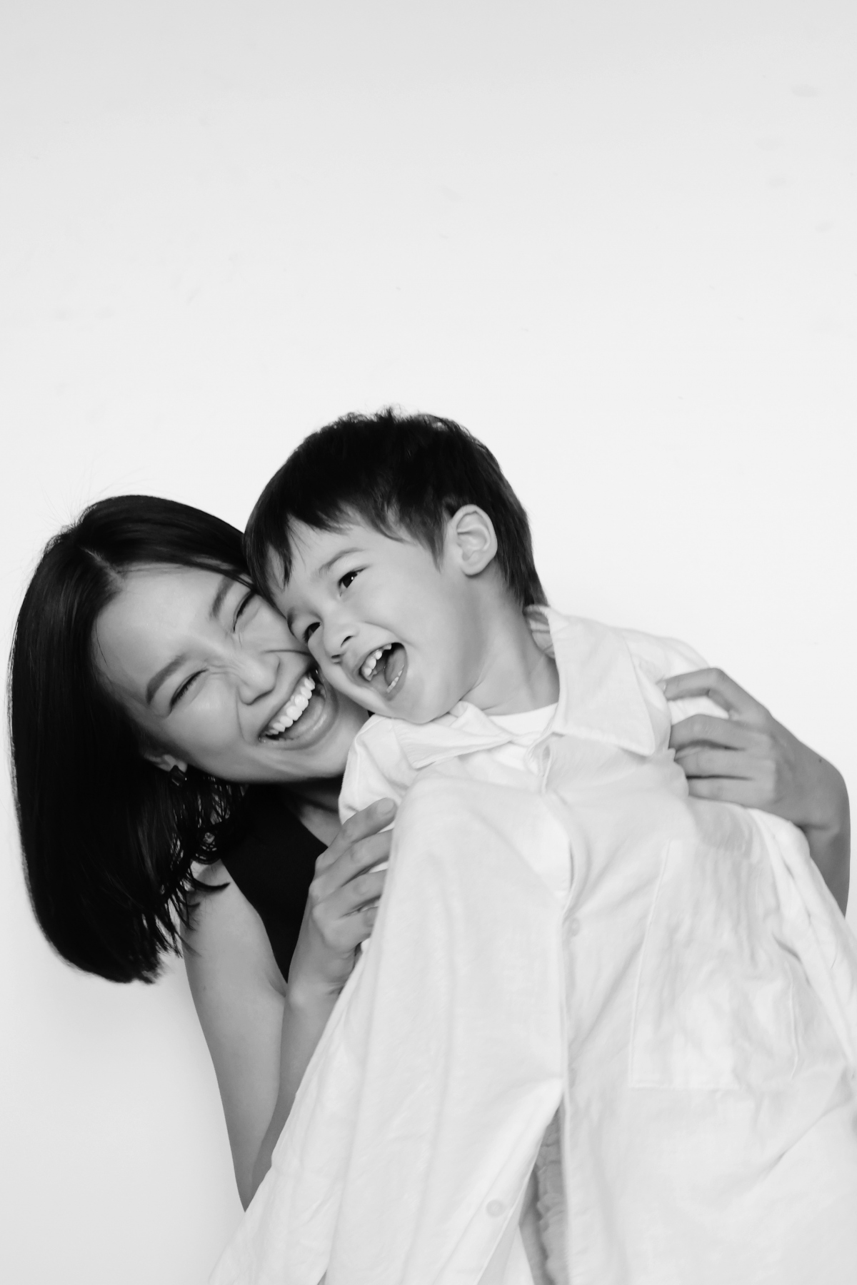 Á hậu Hoàng Oanh khoe ảnh hạnh phúc bên con trai