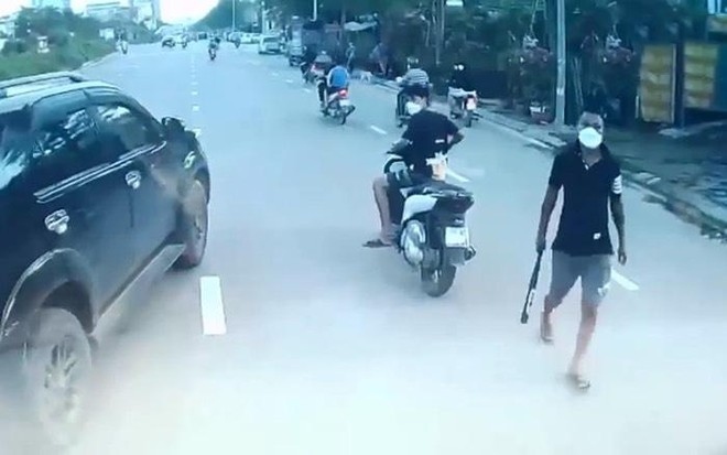 Triệt phá băng nhóm xã hội đen dùng hung khí chặn xe ô tô ở Hà Nội