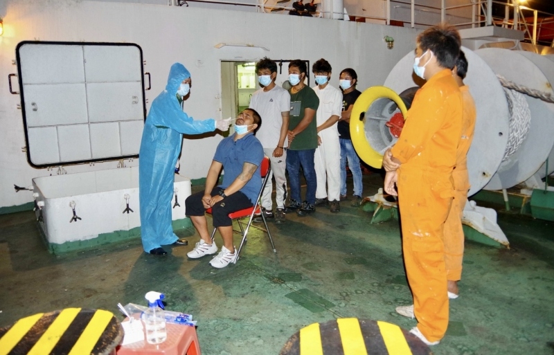 Cứu 8 thuyền viên Myanmar bị nạn trên biển, đưa vào Bà Rịa - Vũng Tàu