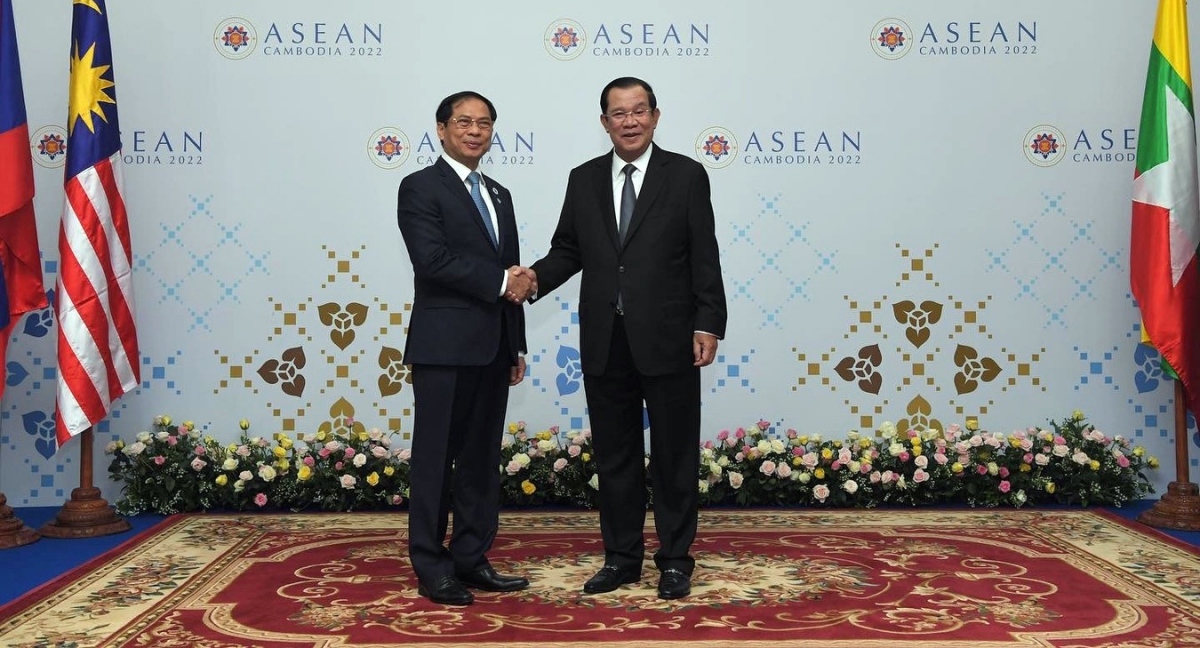Bộ trưởng Ngoại giao Bùi Thanh Sơn chào xã giao Thủ tướng Hun Sen
