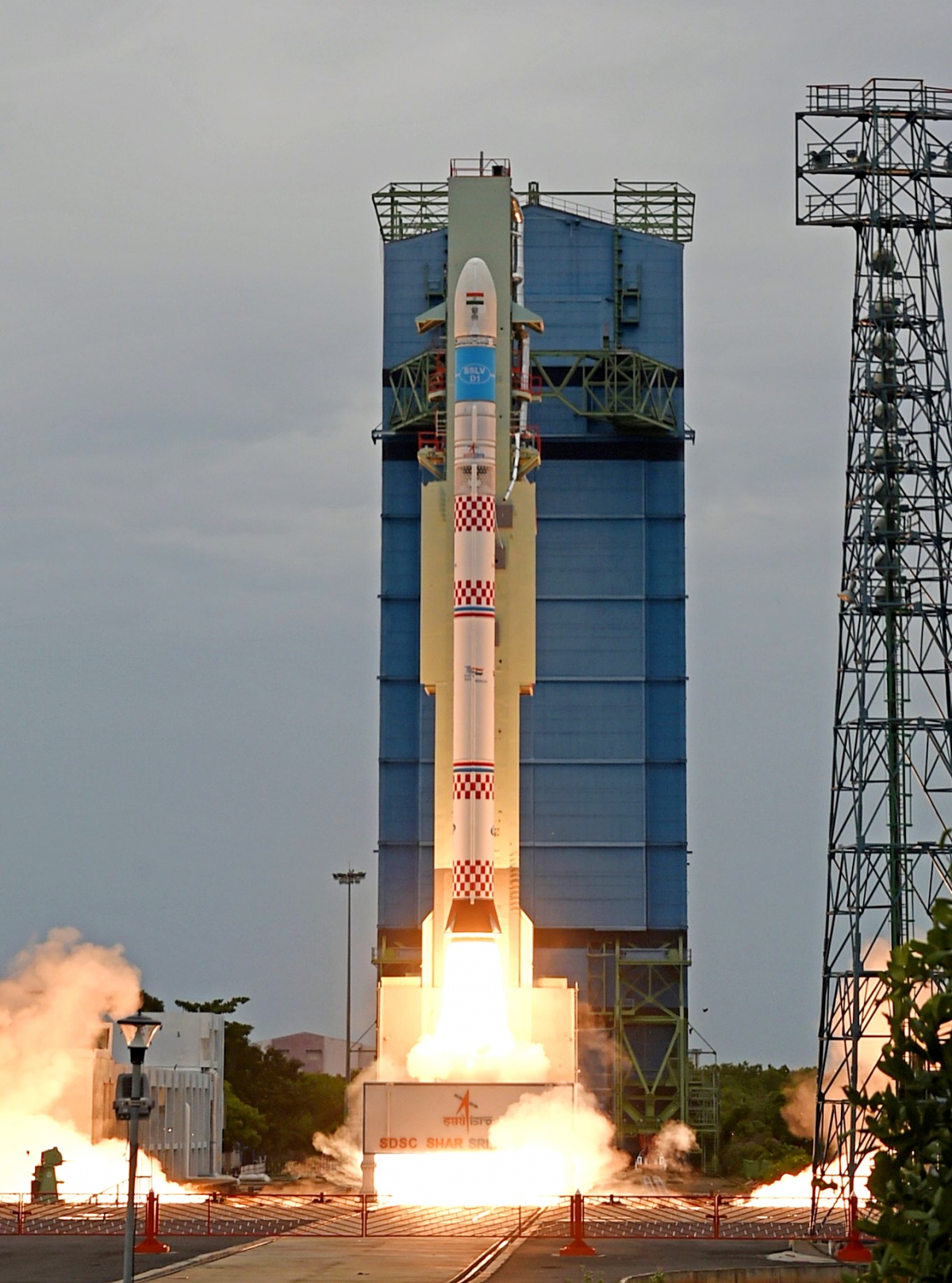 Ấn Độ phóng vệ tinh quan sát Trái Đất vào vũ trụ