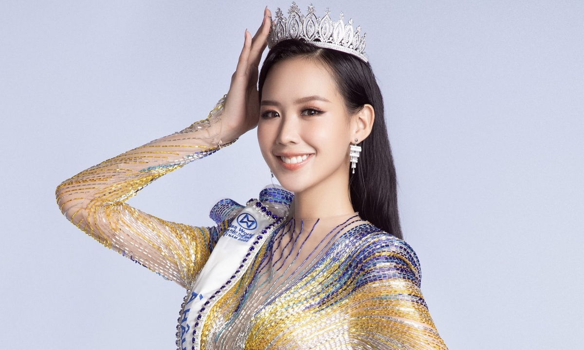 Chuyện showbiz: Á hậu Bảo Ngọc phủ nhận lấn lướt Hoa hậu Mai Phương