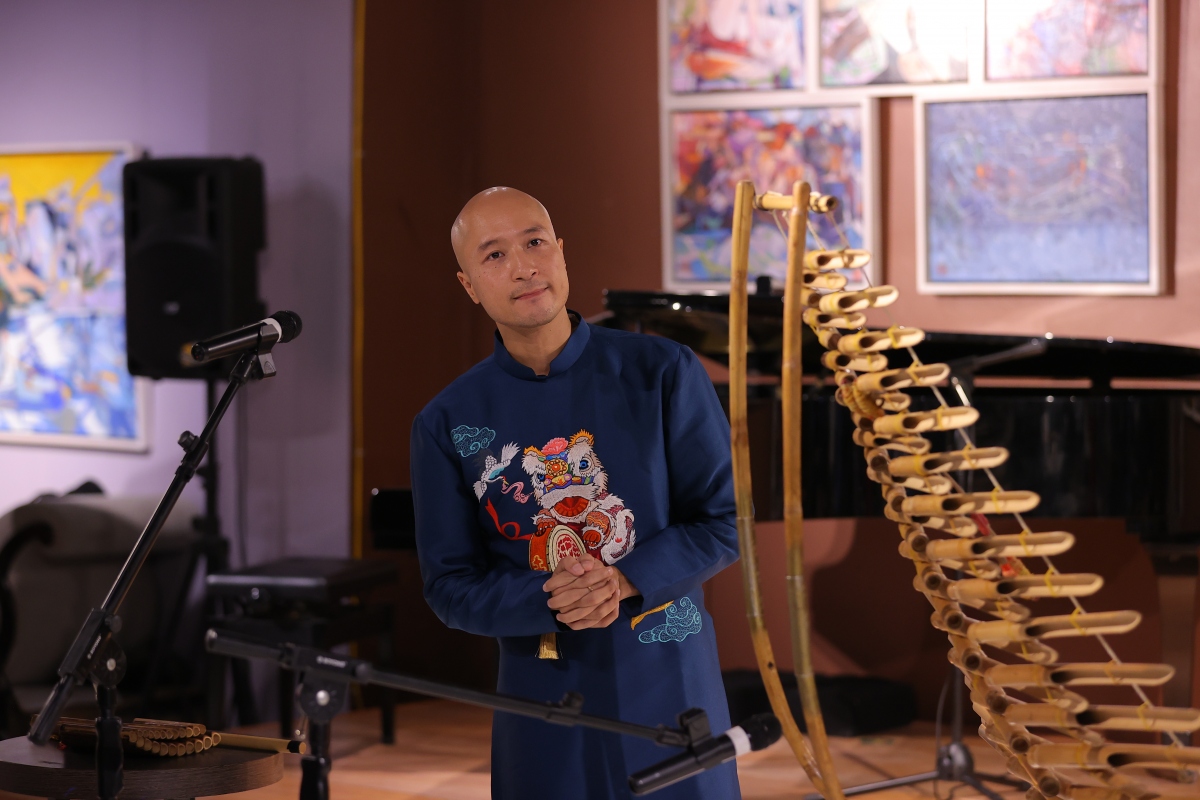 Nhạc trưởng Đồng Quang Vinh xúc động trong đêm nhạc gây quỹ đặc biệt