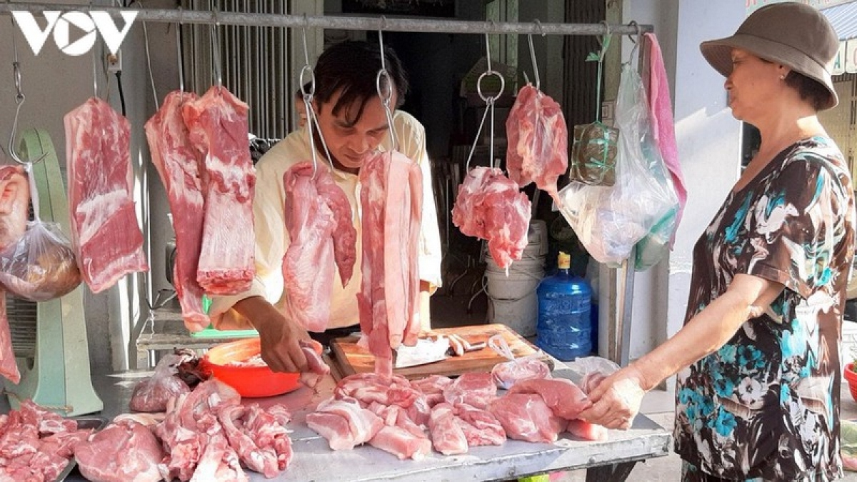 Trung Quốc chi 17 tỷ USD nhập khẩu, Việt Nam chặn gấp lợn vượt biên