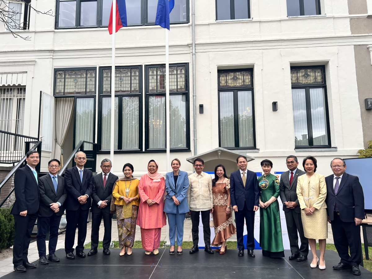 Đại sứ Việt Nam tham dự lễ thượng cờ kỷ niệm 55 năm thành lập ASEAN tại Hà Lan