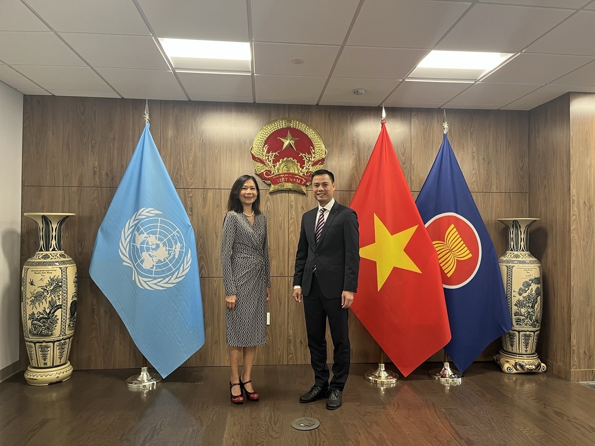 Đại sứ Đặng Hoàng Giang tiếp Điều phối viên thường trú Liên Hợp Quốc tại Việt Nam