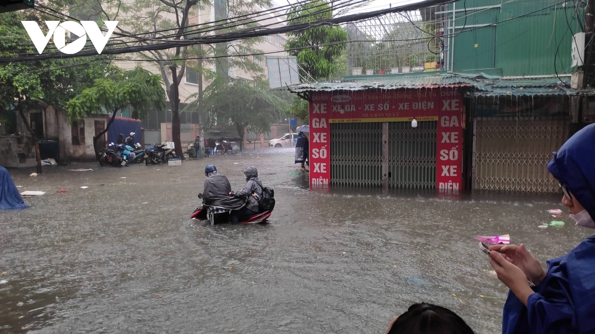 Hà Nội đang mưa, lưu ý các điểm có thể ngập trên toàn thành phố