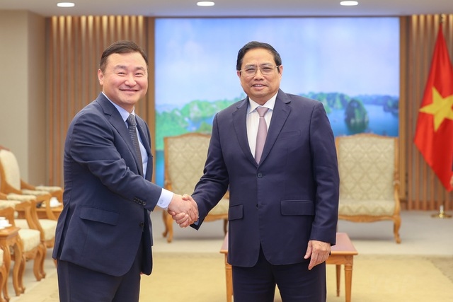 Thủ tướng Phạm Minh Chính tiếp Tổng Giám đốc Tập đoàn Samsung điện tử