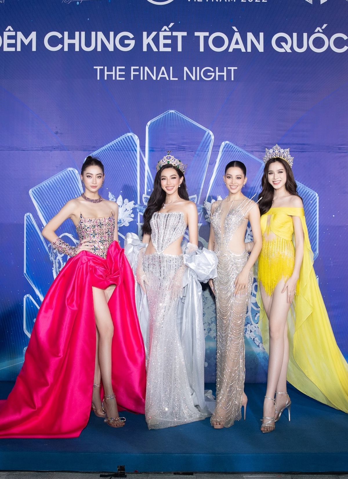 Thùy Tiên "đọ sắc" cùng Đỗ Thị Hà trên thảm đỏ chung kết Miss World Vietnam 2022