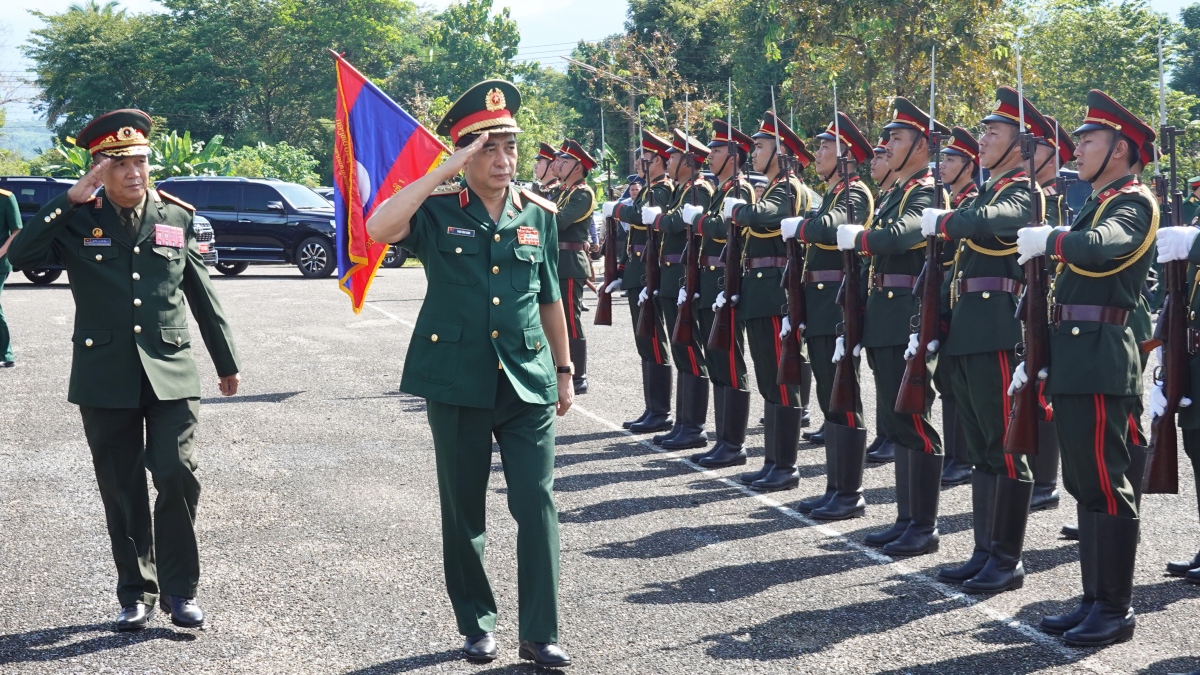 Đại tướng Phan Văn Giang thăm Sư đoàn Bộ binh 1 Quân đội nhân dân Lào