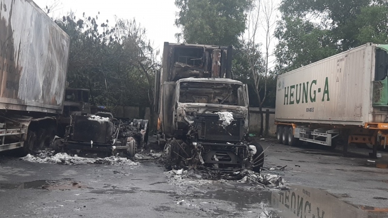 Bãi xe container tại Tiền Giang cháy lớn, 3 phương tiện bị lửa thiêu rụi
